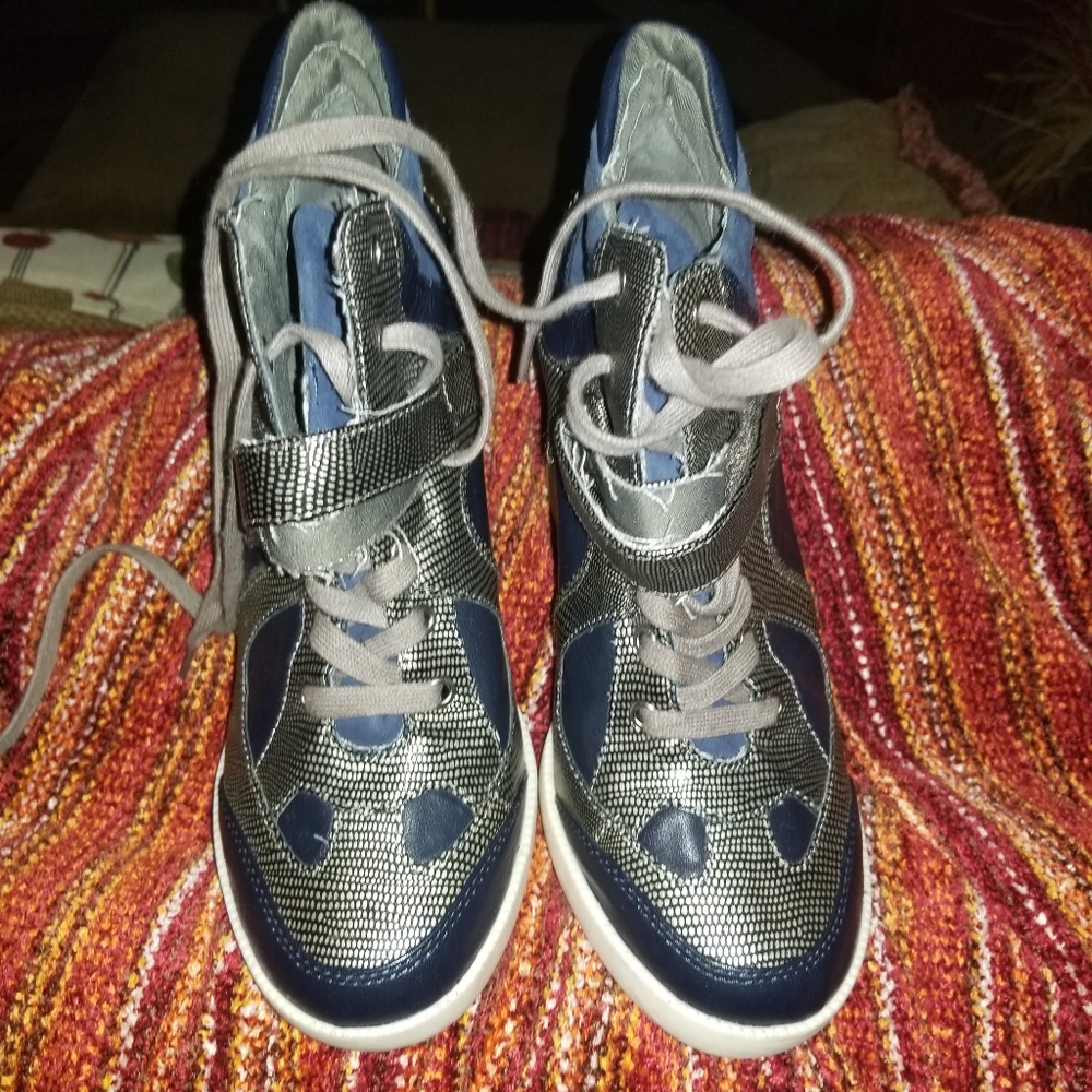 Guess wedge shoes
